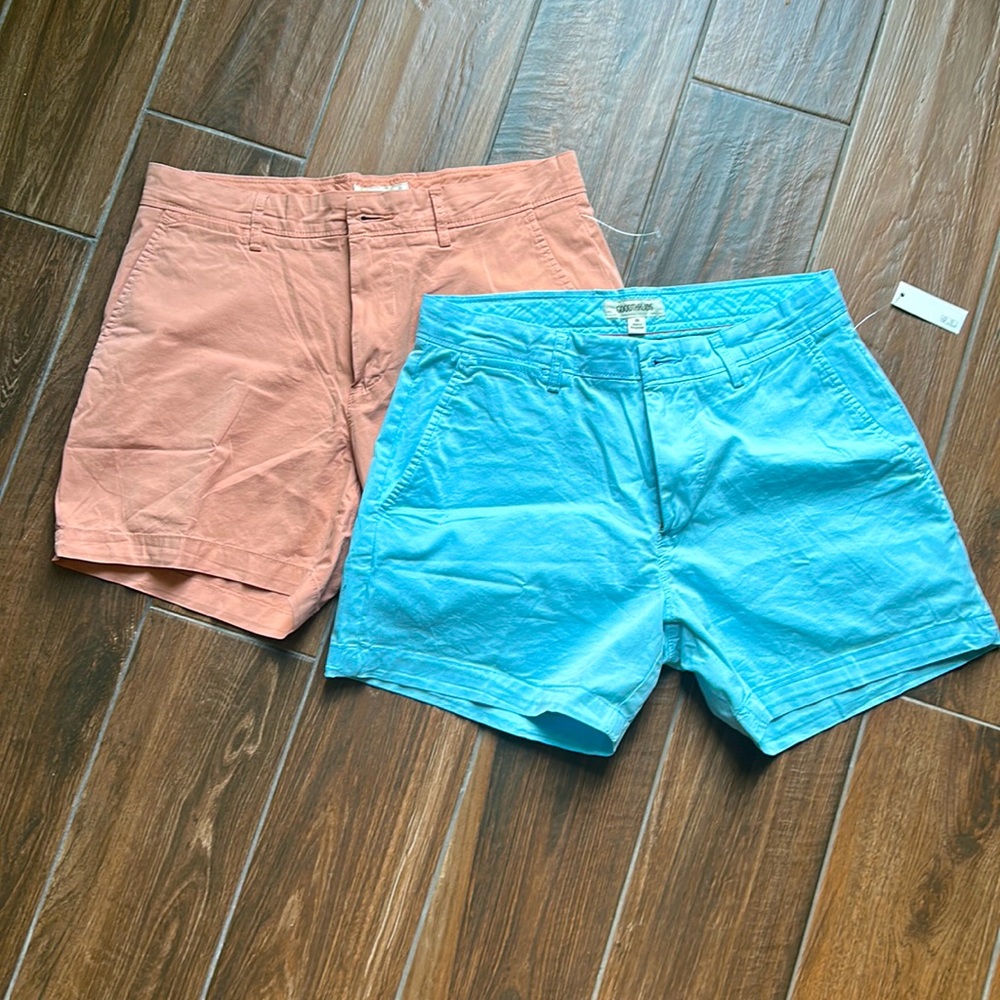 Good threads men’s shorts. Both size 29. One is pale orange & one is pale blue.